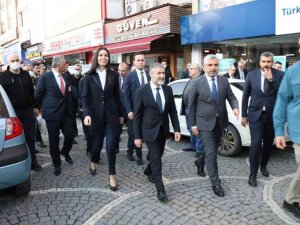 Bakan Nebati, esnaflara bol kazanç dileyip sıkıntılarını dinledi