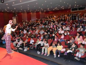 Nazilli’de 2 bin 500 çocuk tiyatro ile buluştu