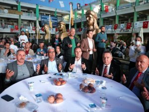 Başkan Böcek Serik’te STK, muhtar ve vatandaşlarla buluşup iftar yaptı