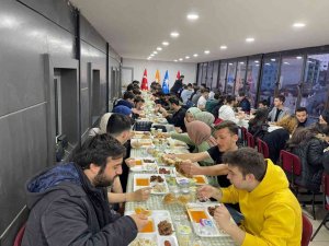 AK Parti 4’üncü kez üniversiteli gençlerle iftar yemeğinde bir araya geldi