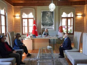 Başkan vekilinin makam odasından CHP liderinin fotoğraf karesini kaldırmasına tepki