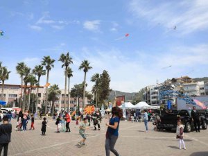 Marmaris’te 23 Nisan coşkusu Uçurtma Şenliği ile başladı