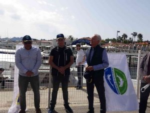 Tekne atıklarını toplayarak denizlerin kirlenmesini önleyen dernek, çevreciler ile buluştu