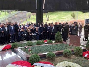 8. Cumhurbaşkanı Turgut Özal vefatının 29. yılında kabri başında anıldı