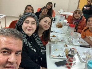 Başkan Erol, sahurda öğrencileri yalnız bırakmadı