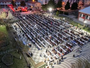 Çiçekdağı’nda belediye meydan iftarı verdi