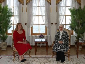 Emine Erdoğan, Bulgaristan Cumhurbaşkanı Rumen Radev’in eşi ile bir araya geldi
