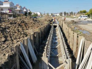 Aydın Büyükşehir Belediyesi’nin Kuşadası’ndaki alt yapı çalışması devam ediyor
