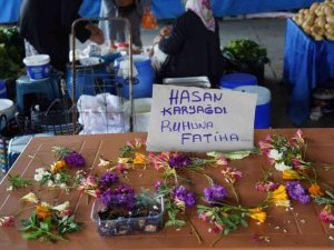 Kazada hayatını kaybeden pazarcıyı arkadaşları andı