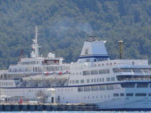 Dev yolcu gemisi Marmaris Limanı’na demir attı