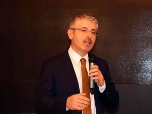 Çopuroğlu: “Vekillerimiz hür iradesiyle çıkıp istediğini söyleyebilir”