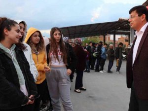 Başkan Özcan, üniversite öğrencilerine müjdesini paylaşacak