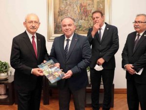 Başkan Öndeş, bin günlük faaliyet raporunu CHP Lideri Kılıçdaroğlu’na sundu