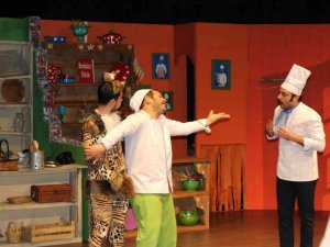 Öğrenciler tiyatroyla buluşmaya devam ediyor