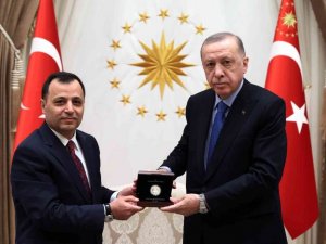Cumhurbaşkanı Erdoğan Anayasa Mahkemesi Başkanı Arslan’ı kabul etti