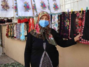 El emeği, göz nuru ürünleri ile aile bütçesine katkı sunuyor