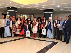 Başkan Özcan dünya çocuklarını makamında ağırladı