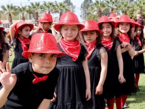 Kuşadası’nda 23 Nisan Coşkuyla Kutlandı