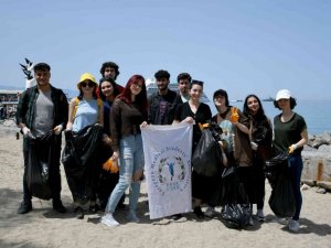 Geleceğin doktorlarından Kuşadası’nda çevreci etkinlik