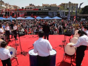 Çocuklar, Aydın Büyükşehir Belediyesi’yle 23 Nisan’ı coşkuyla kutladı