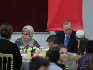 Cumhurbaşkanı Erdoğan çocuklarla iftar yaptı