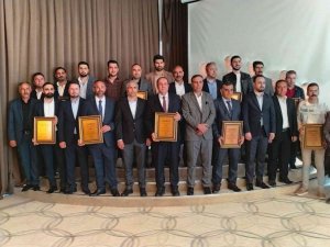 Başkan Kandaşoğlu’ndan başarılı ekibine teşekkür plaketi