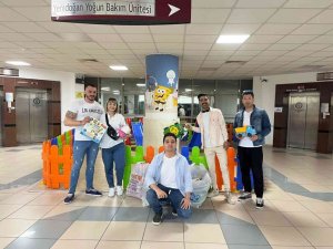 Lösemili çocukların  yüzlünü güldürdüler