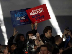 Macron’dan zafer konuşması: “Birçok yurttaşım beni desteklemek için değil, aşırı sağı engellemek için bana oy verdi”
