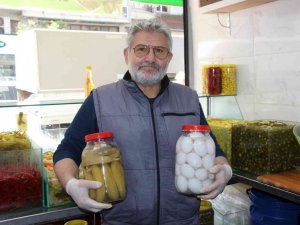 Bu turşuları gören gözlerine inanamıyor