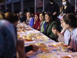 Başkan Çerçioğlu, iftarda vatandaşlarla buluştu