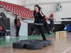 Polis ve bekçi olmak isteyenler bu kurslara yoğun ilgi gösteriyor