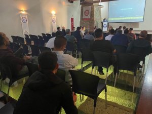 Sultanhisar’da çilek üreticilerine eğitim