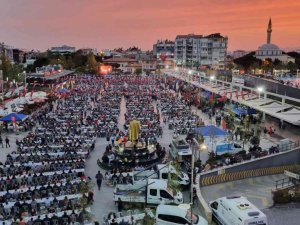Aydınlılar Büyükşehir’in iftar programında bir araya geldi