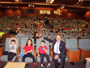 ‘Hacivat ve Karagöz’den teknoloji bağımlılığı uyarısı