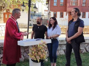 Kıraç’ın şahitliğini yaptığı devlet sanatçısı Gölcük’te dünya evine girdi