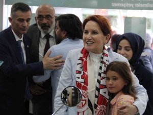 İYİ Parti Genel Başkanı Akşener, Antalya’da esnaf ziyaret etti
