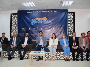 Bakan Kurum gençler ile buluştu