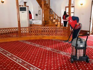 Menteşe’de camilerde bayram temizliği yapıldı