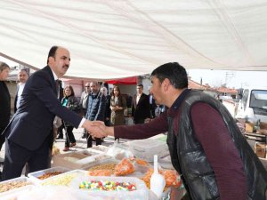 Başkan Altay ilçelerde vatandaşların Ramazan bereketine ortak oldu
