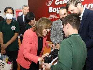 Başkan Şahin gençlerle bayramlaştı