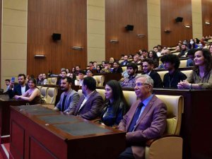 Mansur Yavaş gençlerle buluştu: “Bu kenti sahiplenmenizi istiyoruz”