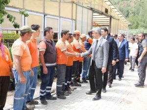 Başkan Oktay, belediye personeliyle bayramlaştı