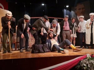 Halk Eğitim kursiyerleri ‘Komşu Köyün Delisi’ni sahneledi