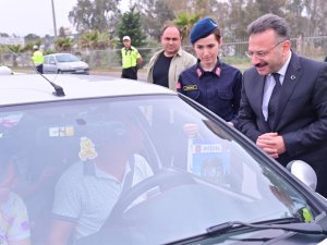 Aydın Valisi Aksoy emniyet kemeri uygulamasına katıldı