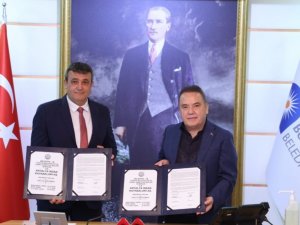 Büyükşehir Belediyesinde toplu iş sözleşmesi imzalandı