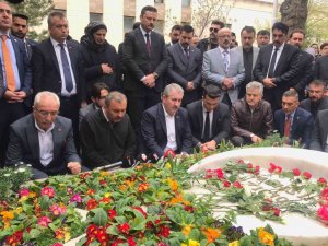 Mustafa Destici, Muhsin Yazıcıoğlu’nun kabrini ziyaret etti