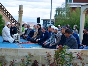 Tarihi namazgah alanı bayram namazında doldu taştı