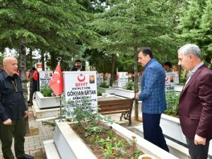 Milletvekili Tüfenkci ile Başkan Çınar’dan şehitlik ziyareti