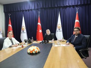 AK Parti’de siyasi partiler arası bayramlaşma video telekonferans yöntemiyle gerçekleşti