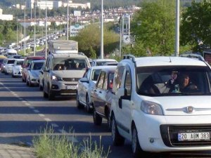 Tatilcilerin dönüş kuyruğu